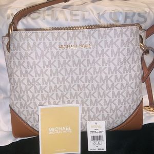 Michael Kors Crossbody triple compartment